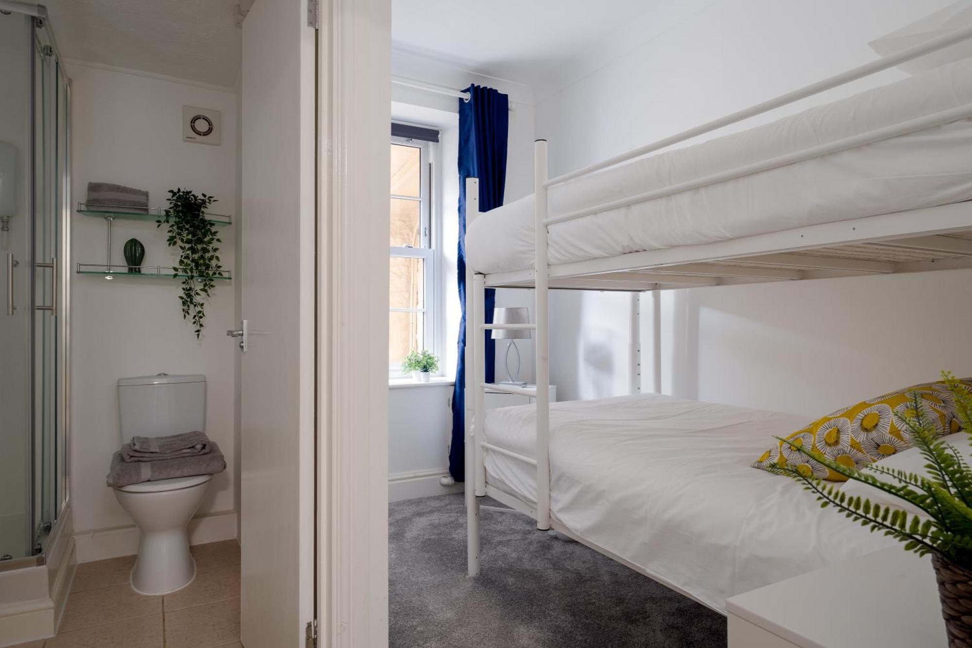 Near Beach, Torquay Heights Modern Apartments, Pet Friendly Номер фото