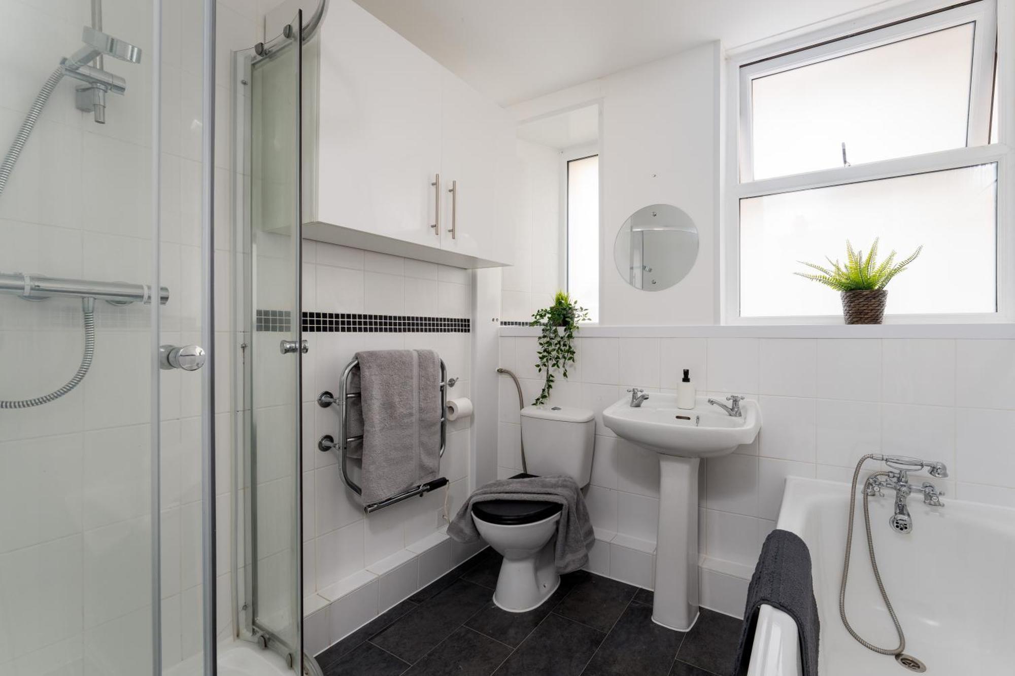 Near Beach, Torquay Heights Modern Apartments, Pet Friendly Номер фото