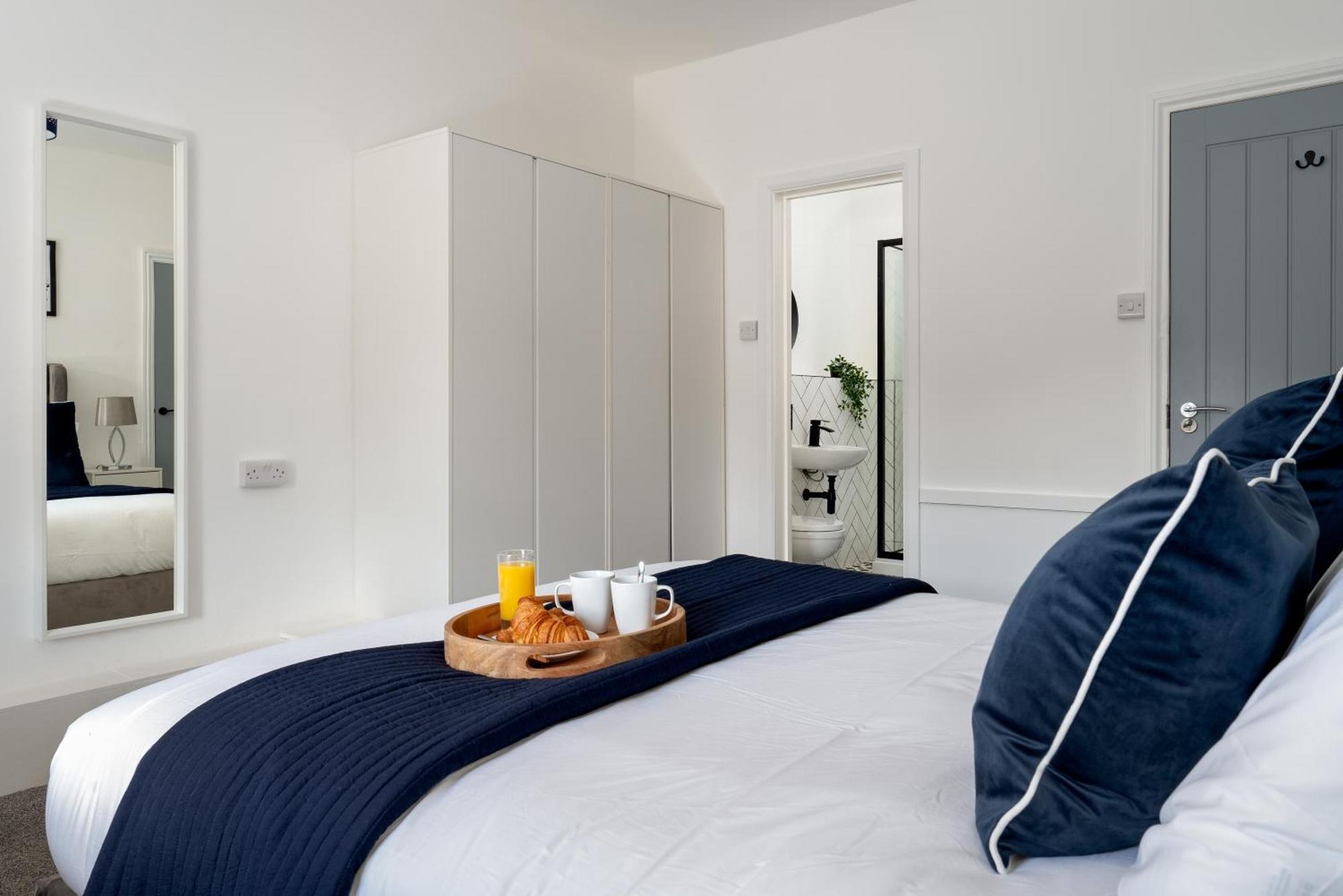 Near Beach, Torquay Heights Modern Apartments, Pet Friendly Номер фото