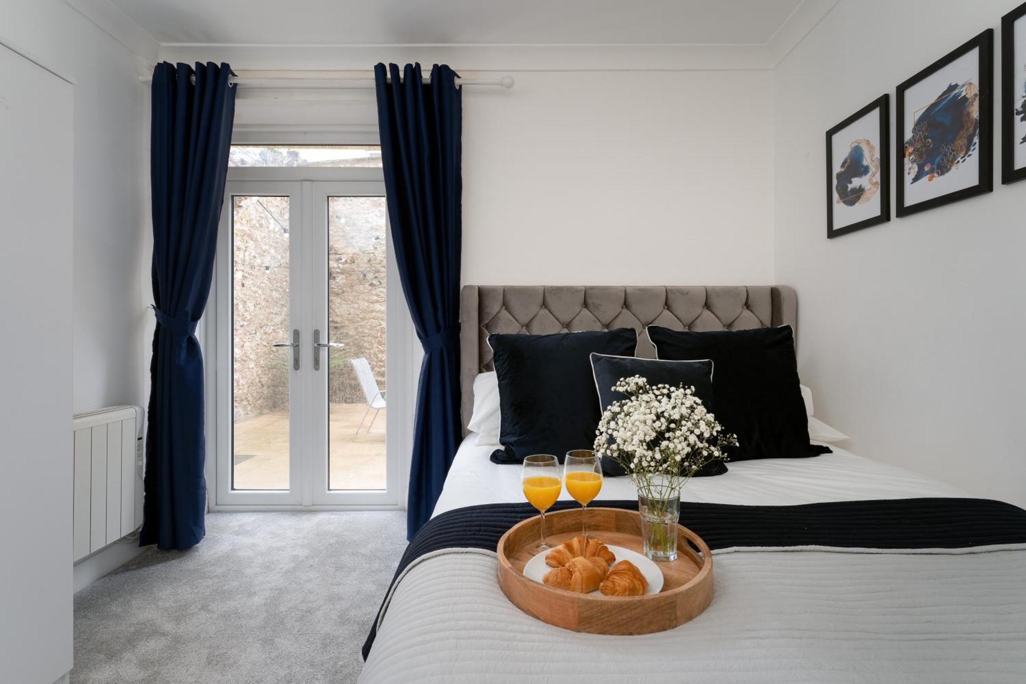 Near Beach, Torquay Heights Modern Apartments, Pet Friendly Номер фото